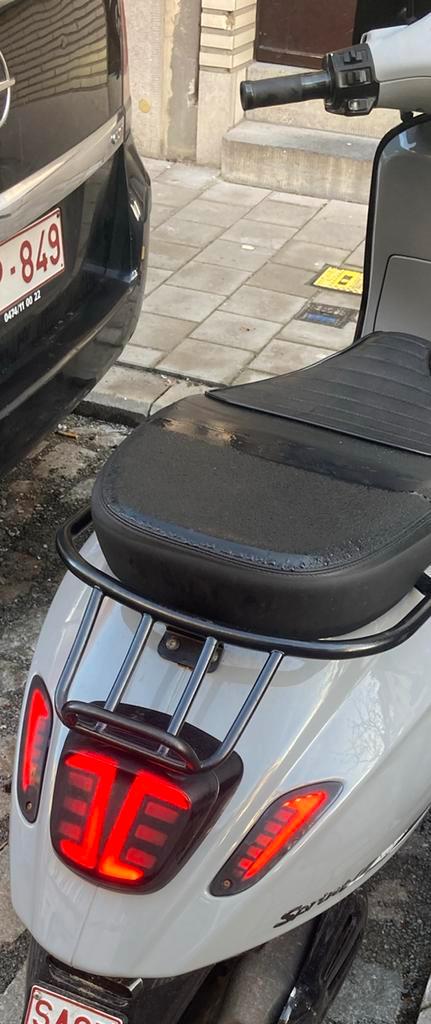 Vespa sprint nardo grey, Fietsen en Brommers, Scooters | Vespa, Zo goed als nieuw, Ophalen