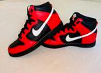 NIKE "special edition" Dunk DeadPool High maat 35/36, Comme neuf, Enlèvement