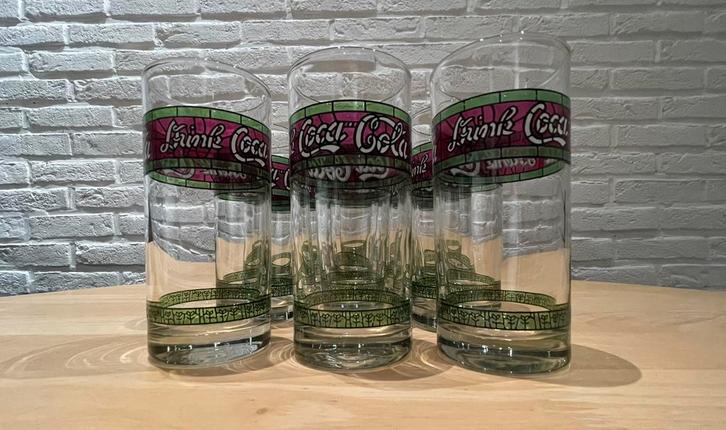 12 vintage Coca-Cola "Tiffany stijl - glas in lood” glazen, Verzamelen, Glas en Drinkglazen, Zo goed als nieuw, Ophalen