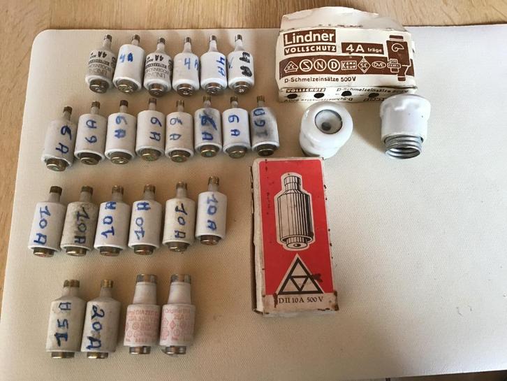 FUSIBLES OU PLOMBS, DE 4,6,10,15,20,25 AMPÈRES, NEUFS, Bricolage & Construction, Électricité & Câbles, Comme neuf, Autres types