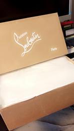 LOUBOUTIN 46 Louis Junior Spikes Orlato / Louis Junior Flat, Vêtements | Hommes, Chaussures, Enlèvement ou Envoi, Comme neuf