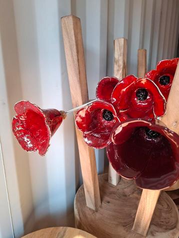 Mooie keramieken klaprozen, zeer decoratief id bloementuin beschikbaar voor biedingen
