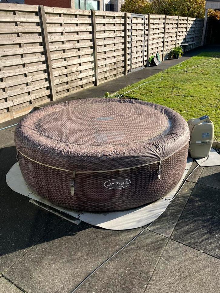 Lay z spa St. Moritz 7 Personen, Tuin en Terras, Bubbelbaden en Hottubs, Gebruikt, Opblaasbaar, Afdekzeil, Grondzeil, Filter, Pomp