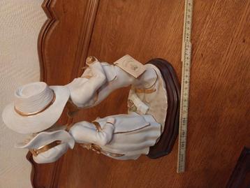 antiek beeld van liefde tussen broer en zus met echtheid cer beschikbaar voor biedingen