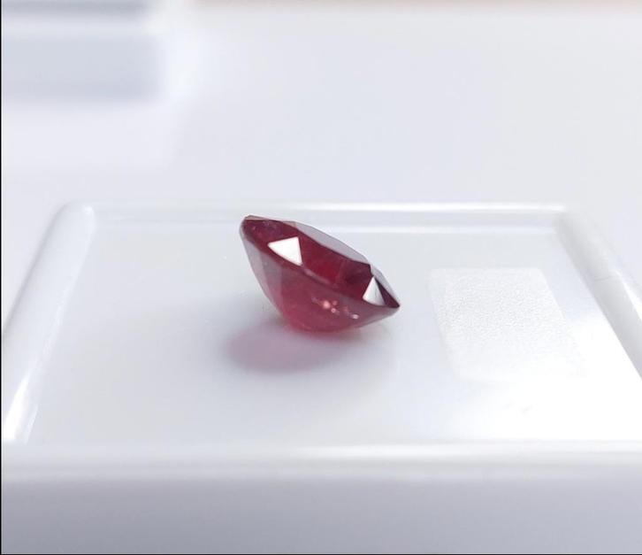 Rubis rouge 5,73 carats Lotus Gemology, Divers, Divers Autre, Neuf, Envoi