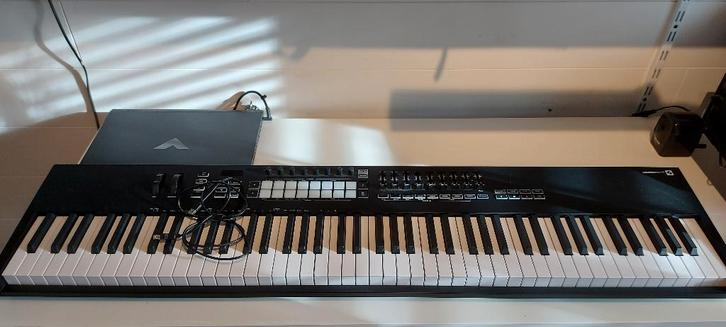 Muziek en instrumenten, Muziek en Instrumenten, Instrumenten | Onderdelen, Zo goed als nieuw, Keyboard of Synthesizer, Ophalen