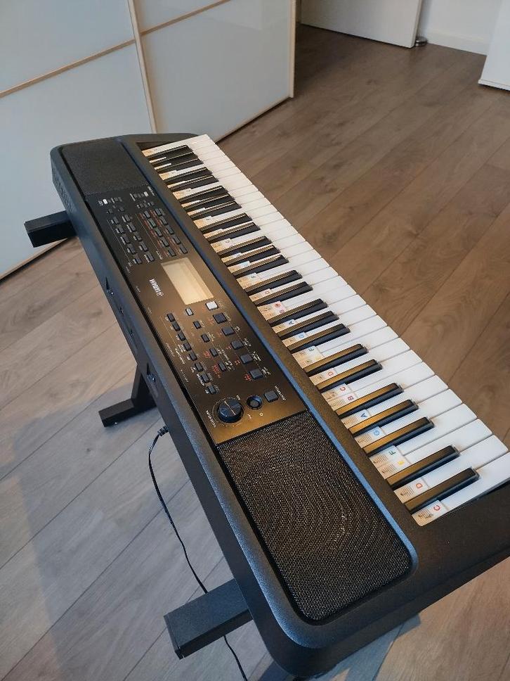 Keyboard Yamaha PSR E383, Musique & Instruments, Claviers, Comme neuf, 61 touches, Yamaha, Sensitif, Avec pied, Enlèvement