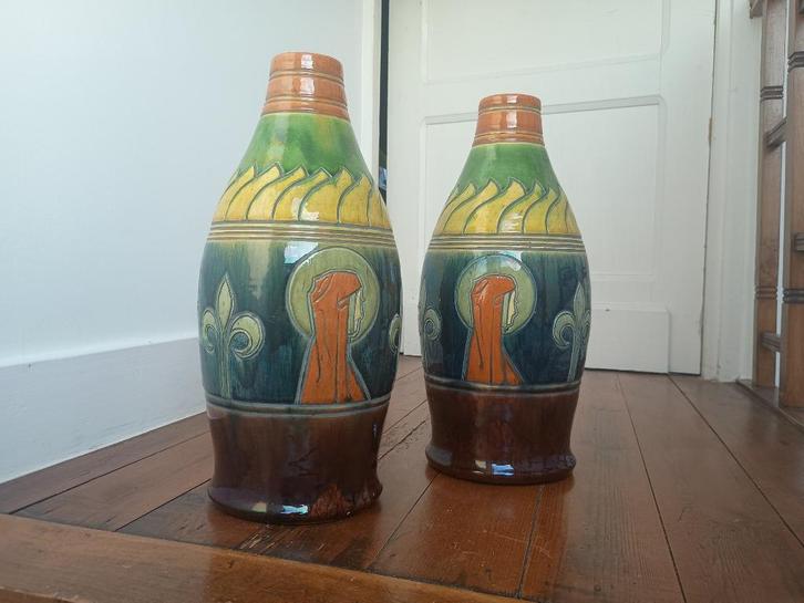 Koppel P.J. Laigneil vazen, ontwierp Jozef Vierin, Kortrijk, Antiquités & Art, Antiquités | Céramique & Poterie, Enlèvement