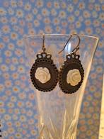 witte oorbellen, Ophalen of Verzenden, Zo goed als nieuw, Hangers