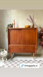 Vintage highboard gemaakt van teakfineer, Huis en Inrichting, Kasten | Buffetkasten, Ophalen, Gebruikt