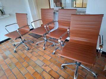 Bureaustoelen beschikbaar voor biedingen