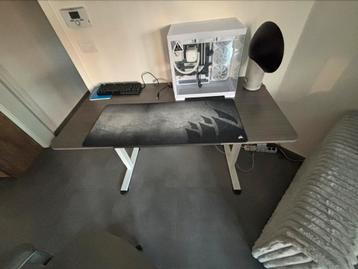 Electrisch verstelbare tafel , zo goed  als nieuw beschikbaar voor biedingen