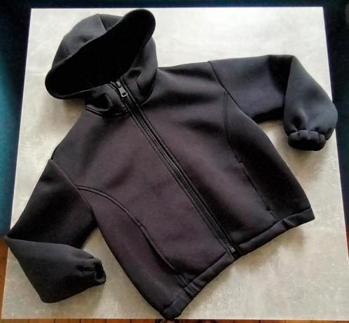 Zwarte jas met capuchon van Zara in maat 10 jaar gemengd., Kinderen en Baby's, Kinderkleding | Maat 140, Nieuw, Jongen of Meisje