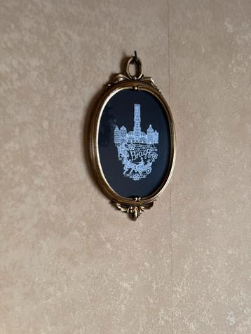 Souvenir Brugge – kantwerk in baroklijst beschikbaar voor biedingen