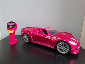 Barbie auto op afstandsbediening.