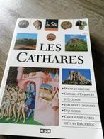 Les Cathares boek softcover Franstalig, Boeken, 14e eeuw of eerder, Ophalen of Verzenden, Julie Roux, Zo goed als nieuw