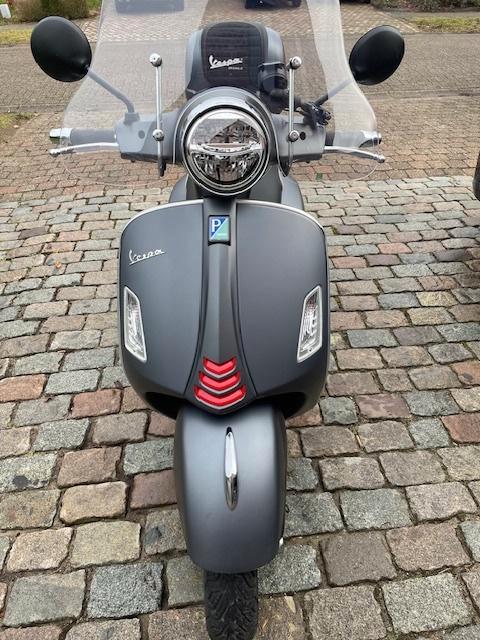 Vespa GTS300 Super, Fietsen en Brommers, Scooters | Piaggio, Zo goed als nieuw, Benzine, Ophalen