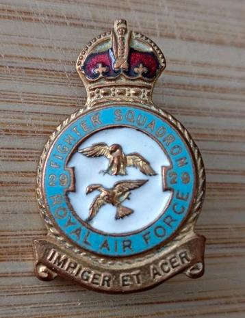 wo2 Britse originele RAF squadron 29 emaille badge  beschikbaar voor biedingen