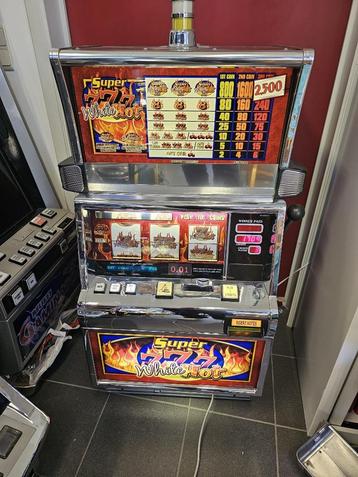 Machine à sous jackpot IGT S2000 | Super 777 White Hot beschikbaar voor biedingen