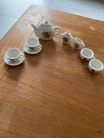 Porseleinen koffiesetjes beschikbaar voor biedingen