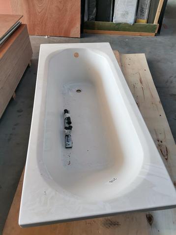 Gratis bad met kleine beschadiging, Doe-het-zelf en Bouw, Sanitair, Ophalen, Nieuw, Bad