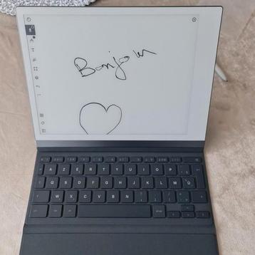Opmerkelijke 2 met toetsenbord en stylus plus tips, Computers en Software, Ophalen of Verzenden, Zo goed als nieuw