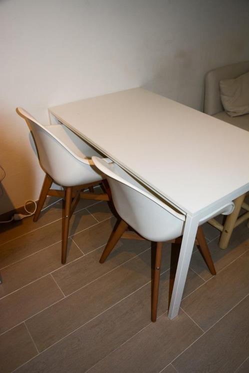 Ikea witte scandinavische eetkamerstoelen met hout accent, Huis en Inrichting, Stoelen, Gebruikt, Twee, Hout, Kunststof, Wit, Ophalen
