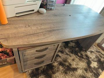 Bureau beschikbaar voor biedingen