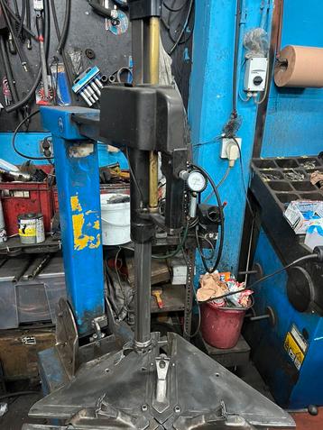 Montage  demonatge pneus Hoffmann beschikbaar voor biedingen