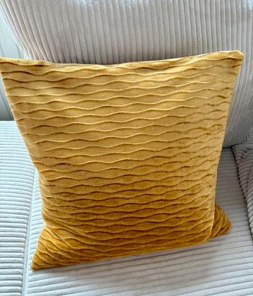 Gouden kussen beschikbaar voor biedingen