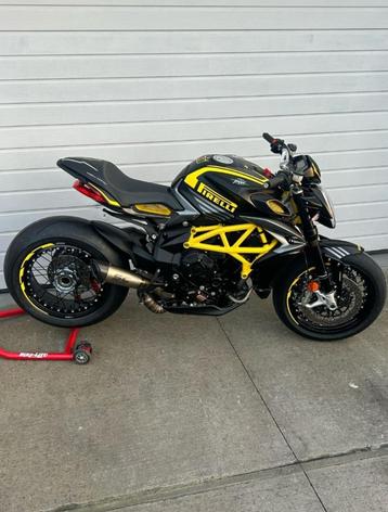 MV AGUSTA DRAGSTER 800RR édition limitée PIRELLI beschikbaar voor biedingen