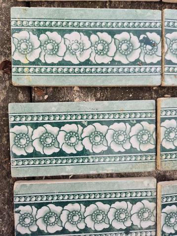 30 antieke randtegels 15x7,5 cm groen decor beschikbaar voor biedingen