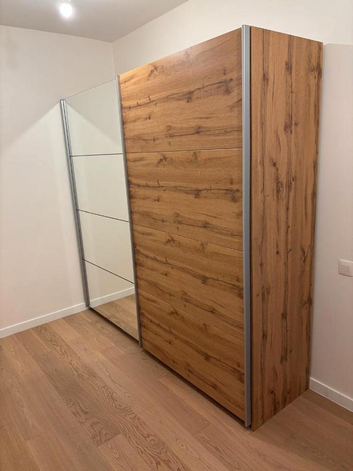 Kleerkast met schuifdeuren houten afwerking en spiegel, Huis en Inrichting, Kasten | Kleerkasten, Zo goed als nieuw, 200 cm of meer