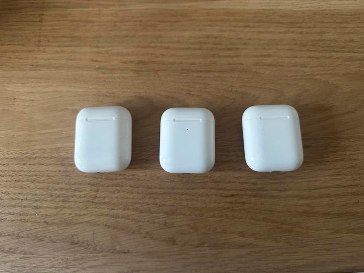 3x Apple AirPods (Defect: zie beschrijving), Telecommunicatie, Mobiele telefoons | Oordopjes, Niet werkend, In gehoorgang (in-ear)