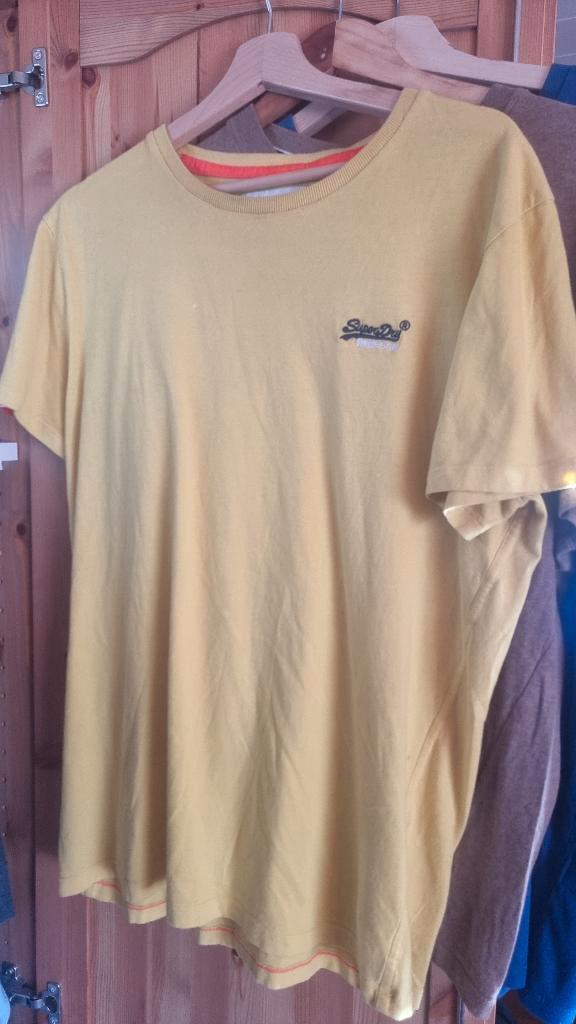 Superbe t-shirt SUPERDRY, Vêtements | Hommes, T-shirts, Comme neuf, Taille 56/58 (XL), Jaune, Enlèvement ou Envoi
