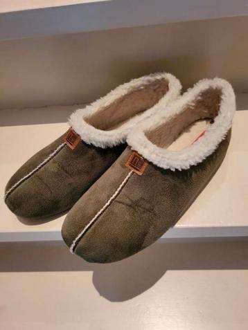Kaki pantoffels merk Nortenas mt 41 als nieuw beschikbaar voor biedingen