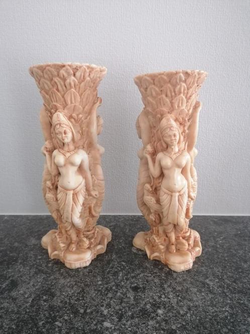 2 Vintage decoratieve 3-Hindoe godinnen vaas, polystone-hars, Antiek en Kunst, Antiek | Vazen, Ophalen of Verzenden