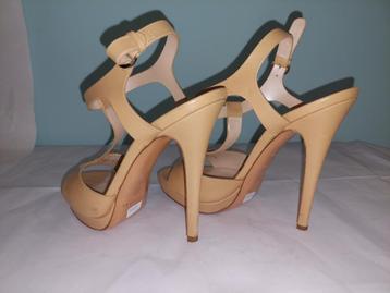 571C* Casadei - sexy volledig leren sandalen (37,5) beschikbaar voor biedingen