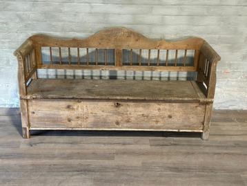 Antieke kleppenbankje - 184 cm breed + 52 cm diep beschikbaar voor biedingen