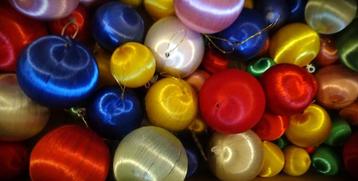 Retro zijden kerstballen  beschikbaar voor biedingen
