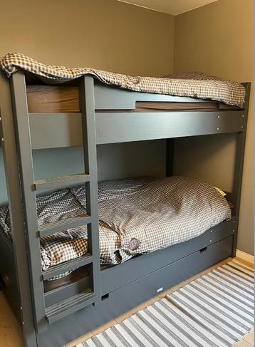 Chambre d'enfant avec lits superposés et bureau, Enlèvement, Utilisé, Lits superposés