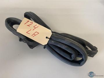 Deurrubber linksachter voor Mercedes-Benz W124 sedan