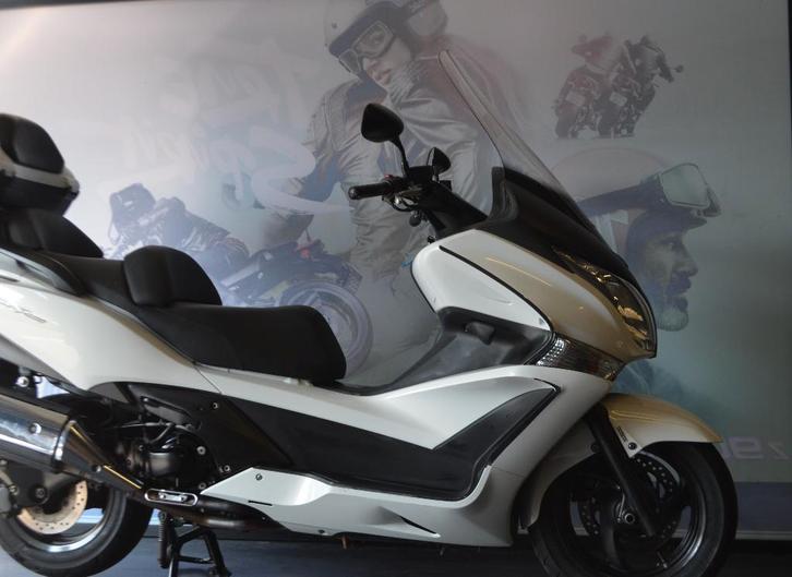 Honda SW 400 Silverwing motorscooter, Motoren, Motoren | Honda, Bedrijf, Scooter, 12 t/m 35 kW, 2 cilinders, Minimaal motorrijbewijs A2