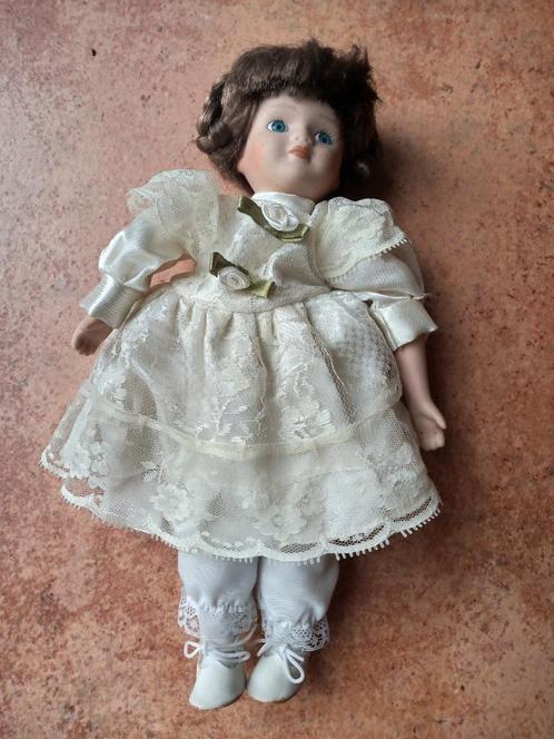 Poupée articulée et musicale porcelaine, Verzamelen, Poppen, Gebruikt, Pop, Ophalen