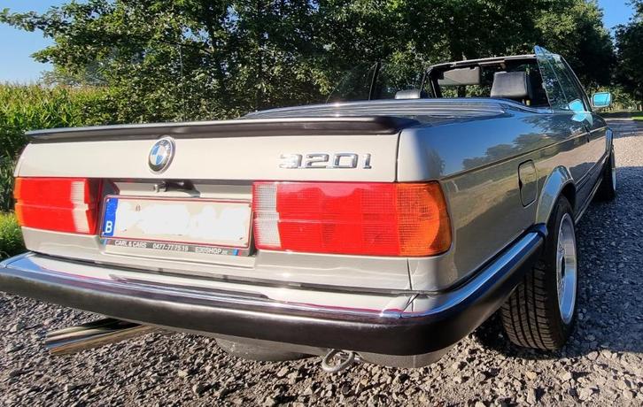 Uniek full gerestaureerde BMW E30 cabrio 320i, Auto's, Oldtimers, Particulier, Elektrische buitenspiegels, Elektrische ramen, Lederen bekleding