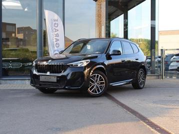 BMW X1 sDrive20iA M Sport / PANO / TRKHK / ADAPT CRUISE, Auto's, Parkeersensor, Gebruikt, Zwart, Bedrijf
