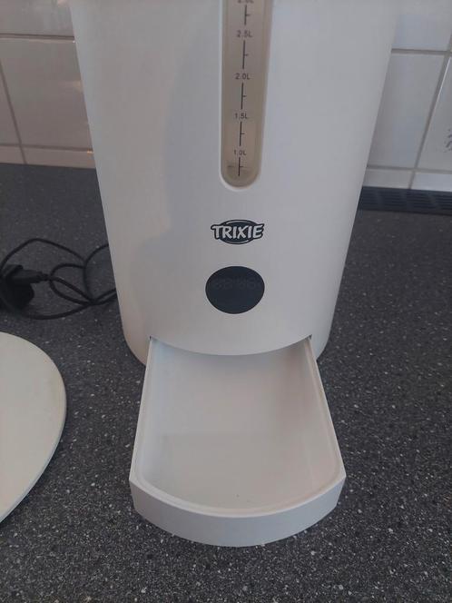 Automatische voederbak hond / kat, Dieren en Toebehoren, Kattenvoerbakken en Drinkbakken, Zo goed als nieuw, Ophalen of Verzenden