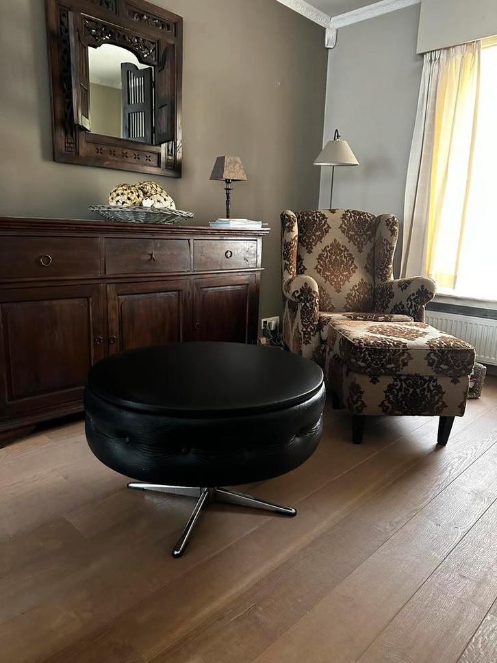 Gezellige ‘70s lederen salontafel, Huis en Inrichting, Tafels | Salontafels, Gebruikt, Minder dan 50 cm, 50 tot 100 cm, Rond, Overige materialen