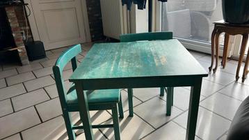 Table et deux chaises enfant  à repeindre  beschikbaar voor biedingen