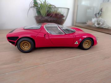 Alfa Romeo 33 Stradale. Autoart 1:18 disponible aux enchères